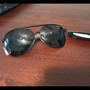 Quay Australia Vivienne sunglasses/aviators